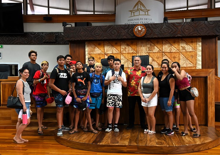 Visite guidée pour des élèves du Collège de Pao Pao