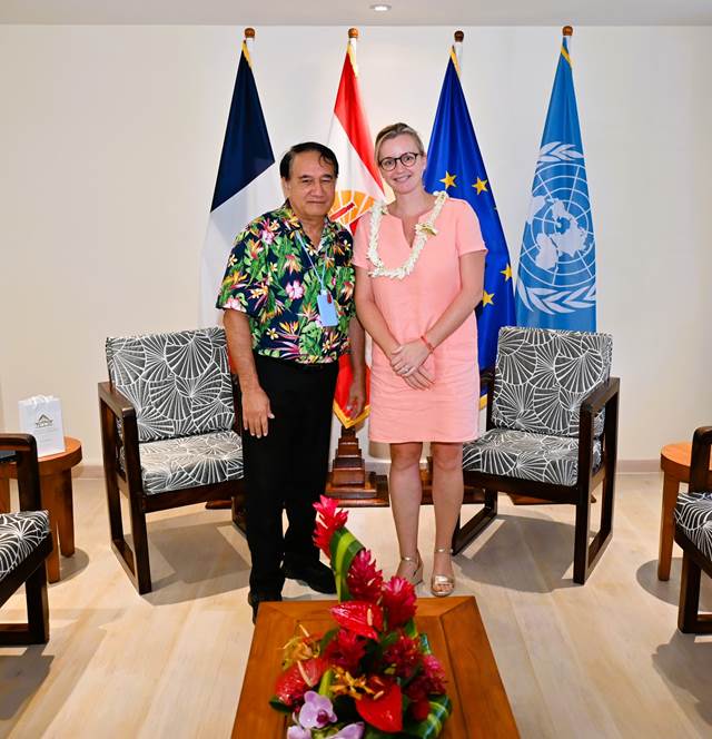 Rencontre protocolaire entre le Président de l’Assemblée et Mme Chloé DEMEULENAERE
