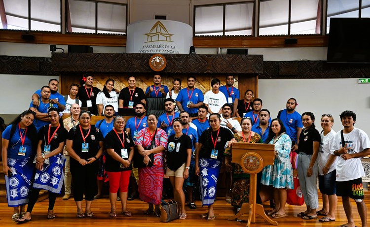 Visite guidée pour une délégation de Futuna à l'Assemblée