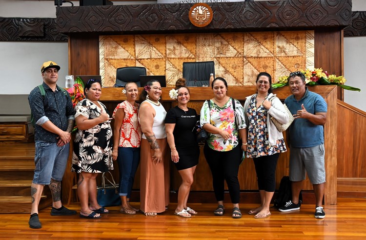 Visite guidée pour des adhérents de A Tia I Mua à l’Assemblée de la Polynésie française 