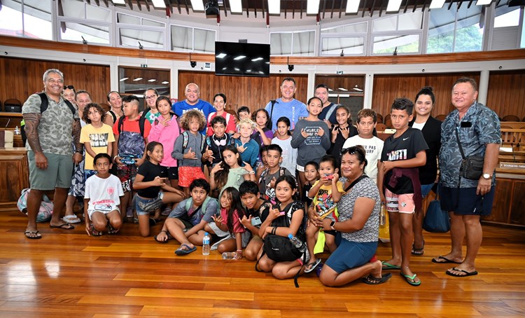 Visite guidée pour une délégation d'élèves des Tuamotu, Australes et Marquises à l'Assemblée