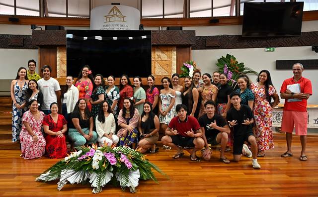 Visite guidée du lycée Taiarapu Nui à l'Assemblée