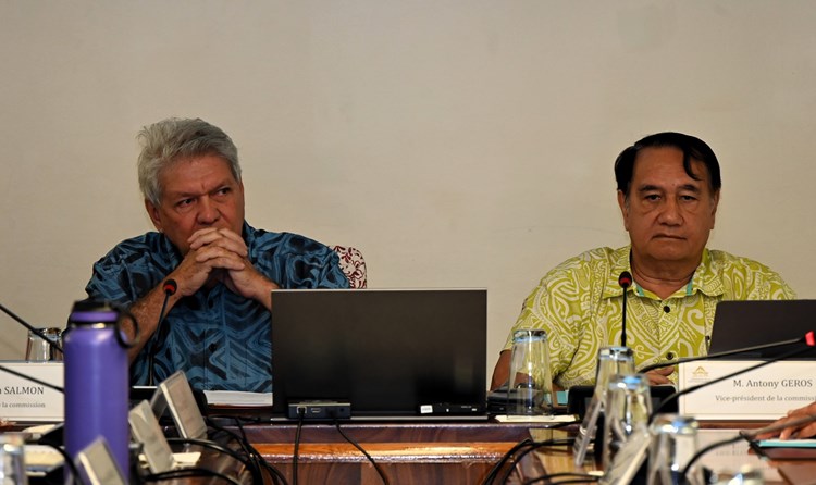 Réunion de la commission des institutions, des affaires internationales et des relations avec les communes