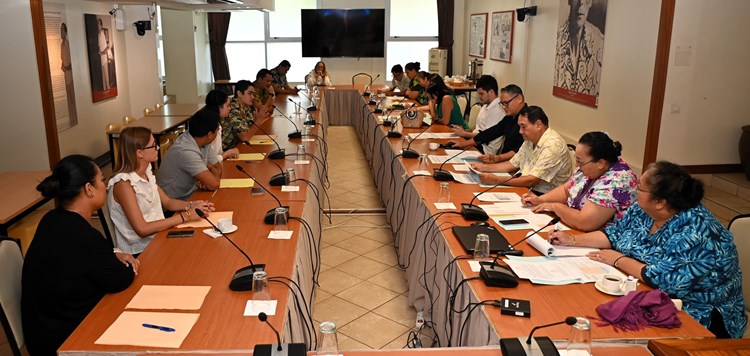 Accueil de cinq jeunes cadres polynésiens à l’Assemblée