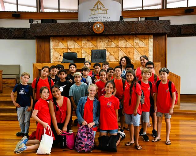 23 élèves du Collège Sacré-Cœur de Taravao en visite à l’Assemblée