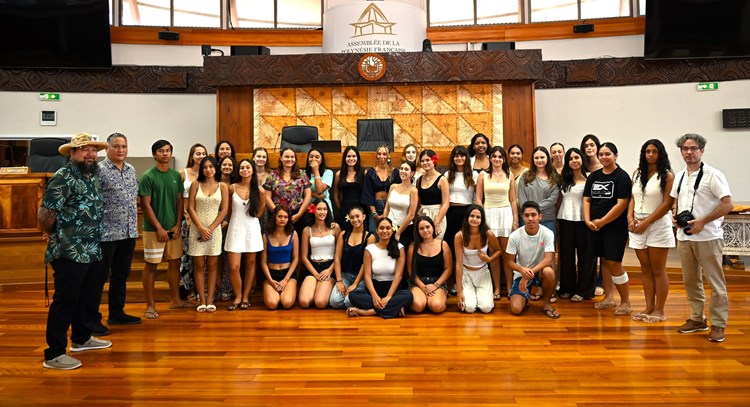 Visite guidée des 1res du lycée Paul GAUGUIN à l'Assemblée