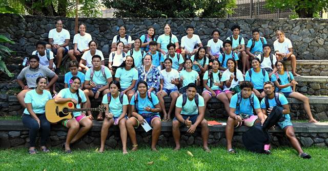 Visite guidée du collège de Makemo à l’Assemblée