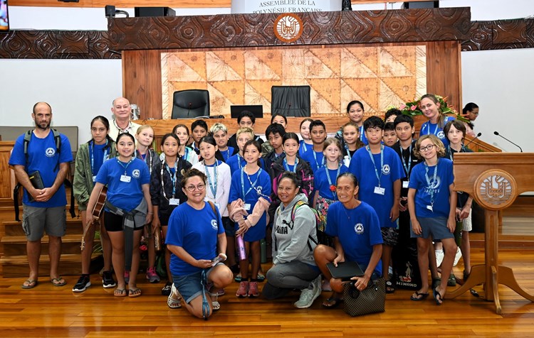 25 élèves de l’école AMJ de Uturoa-Tonoi en visite à l’Assemblée de la Polynésie française
