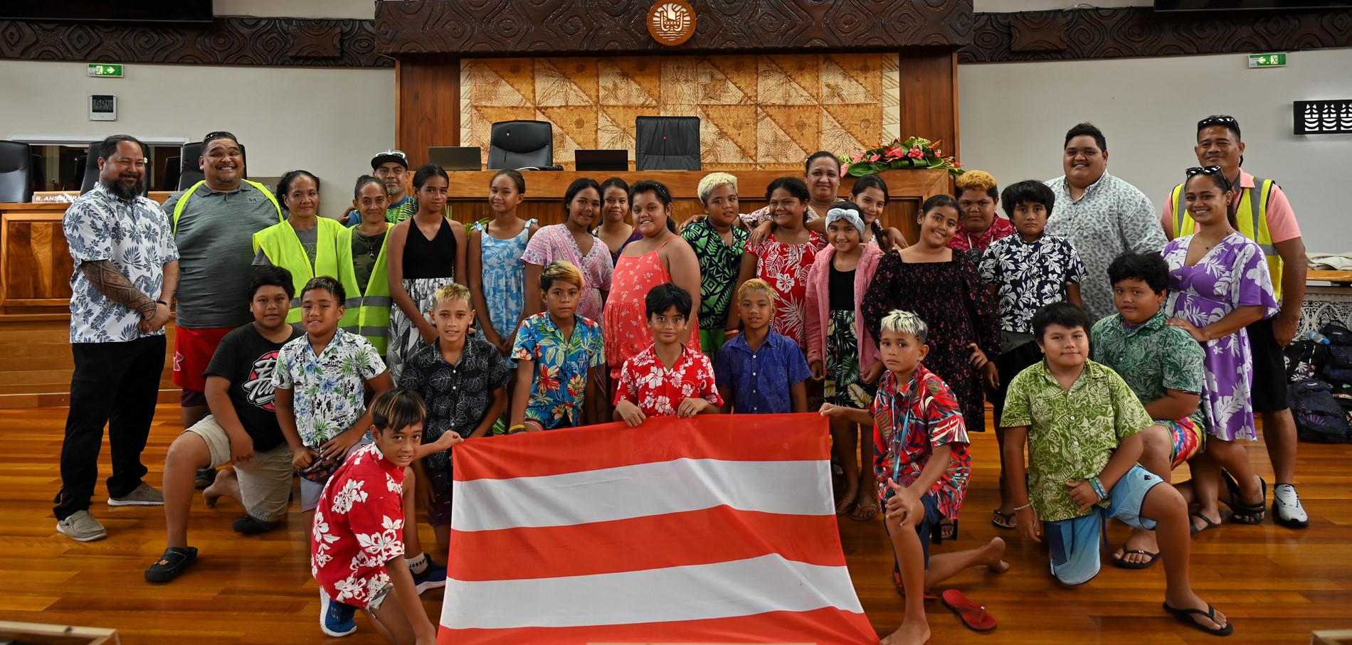 L’école primaire FAANUI à BORA BORA en visite à l’Assemblée